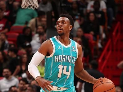 MIAMI, FL - DECEMBER 13: Ish Smith #14 of the Charlotte Hornets dribbles the ball during the game against the Miami Heat on December 13, 2023 at Kaseya Center in Miami, Florida. NOTE TO USER: User expressly acknowledges and agrees that, by downloading and or using this Photograph, user is consenting to the terms and conditions of the Getty Images License Agreement. Mandatory Copyright Notice: Copyright 2023 NBAE (Photo by Issac Baldizon/NBAE via Getty Images)