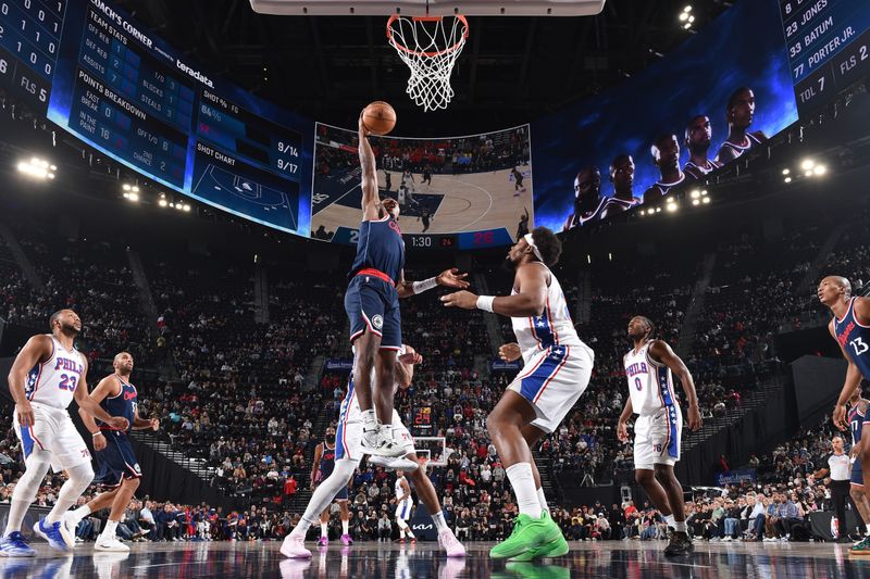 INGLEWOOD, CA - NOVEMBER 6: Kris Dunn #8 of the LA Clippers drives to the basket during the game against the Philadelphia 76ers on November 6, 2024 at Intuit Dome in Los Angeles, California. NOTE TO USER: User expressly acknowledges and agrees that, by downloading and/or using this Photograph, user is consenting to the terms and conditions of the Getty Images License Agreement. Mandatory Copyright Notice: Copyright 2024 NBAE (Photo by Juan Ocampo/NBAE via Getty Images)