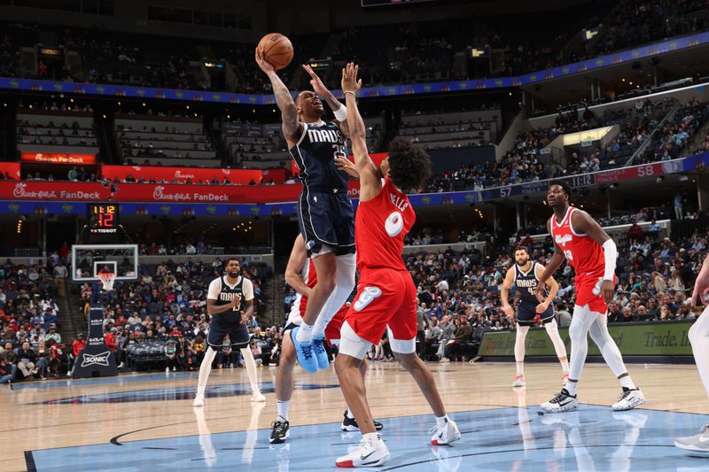 MEMPHIS, TN - JANUARY 6:   P.J Washington #25 of the Dallas Mavericks drives to the basket during the game against the Memphis Grizzlies on January  6, 2024 at FedExForum in Memphis, Tennessee. NOTE TO USER: User expressly acknowledges and agrees that, by downloading and or using this photograph, User is consenting to the terms and conditions of the Getty Images License Agreement. Mandatory Copyright Notice: Copyright 2024 NBAE (Photo by Joe Murphy/NBAE via Getty Images)