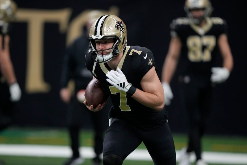 New Orleans Saints quarterback Taysom Hill (7) warms up before an NFL football game against the New York Giants in New Orleans, Sunday, Dec. 17, 2023. (AP Photo/Gerald Herbert)