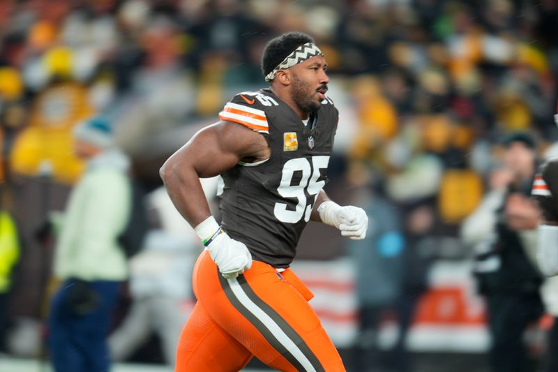 Cleveland Browns defensive end Myles Garrett (95) warms up before an NFL football game against the Pittsburgh Steelers, Thursday, Nov. 21, 2024, in Cleveland. (AP Photo/Sue Ogrocki)