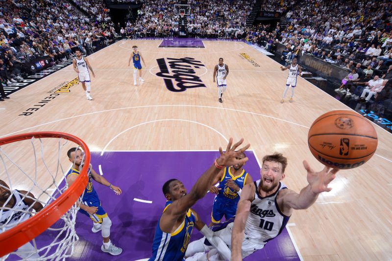 SACRAMENTO, CA - APRIL 16: Domantas Sabonis #10 of the Sacramento Kings drives to the basket during the game against the Golden State Warriors during the 2024 Play-In Tournament on April 16, 2024 at Golden 1 Center in Sacramento, California. NOTE TO USER: User expressly acknowledges and agrees that, by downloading and or using this Photograph, user is consenting to the terms and conditions of the Getty Images License Agreement. Mandatory Copyright Notice: Copyright 2024 NBAE (Photo by Rocky Widner/NBAE via Getty Images)