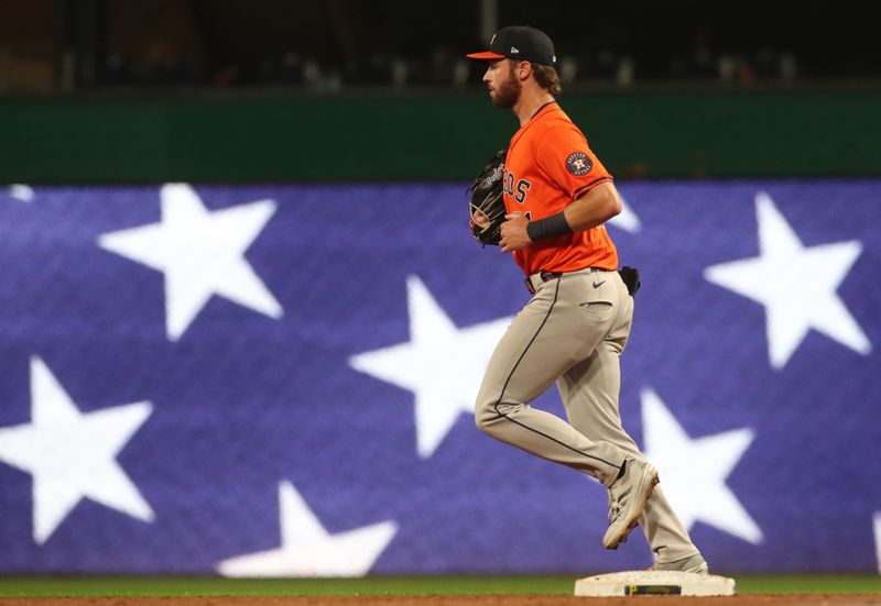 Jun 5, 2025; Pittsburgh, Pennsylvania, USA;  Houston Astros left fielder Jacob Melton (31) takes his position in the field for the bottom of the third inning against the Pittsburgh Pirates at PNC Park. Mandatory Credit: Charles LeClaire-Imagn Images