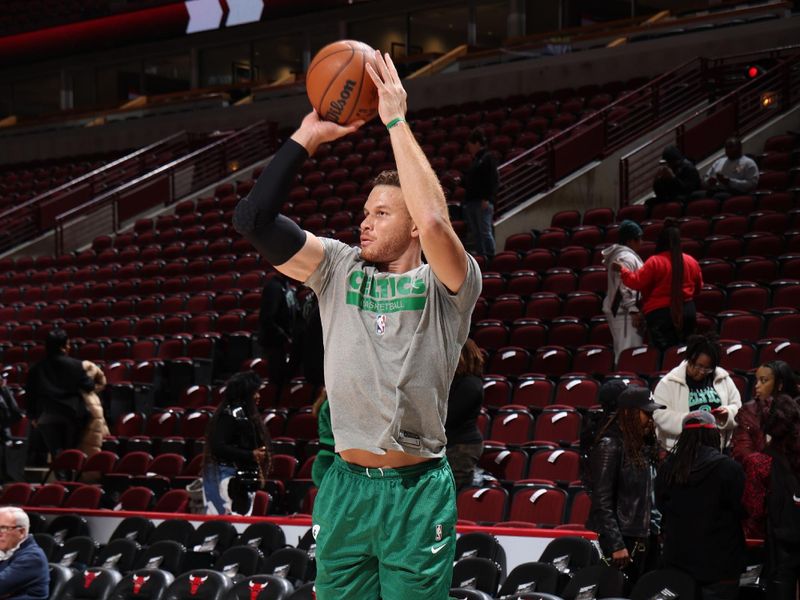 CHICAGO, IL - NOVEMBER 21: Blake Griffin #91 of the Boston Celtics warms up before the game against the Chicago Bulls on November 21, 2022 at United Center in Chicago, Illinois. NOTE TO USER: User expressly acknowledges and agrees that, by downloading and or using this photograph, User is consenting to the terms and conditions of the Getty Images License Agreement. Mandatory Copyright Notice: Copyright 2022 NBAE (Photo by Jeff Haynes/NBAE via Getty Images)