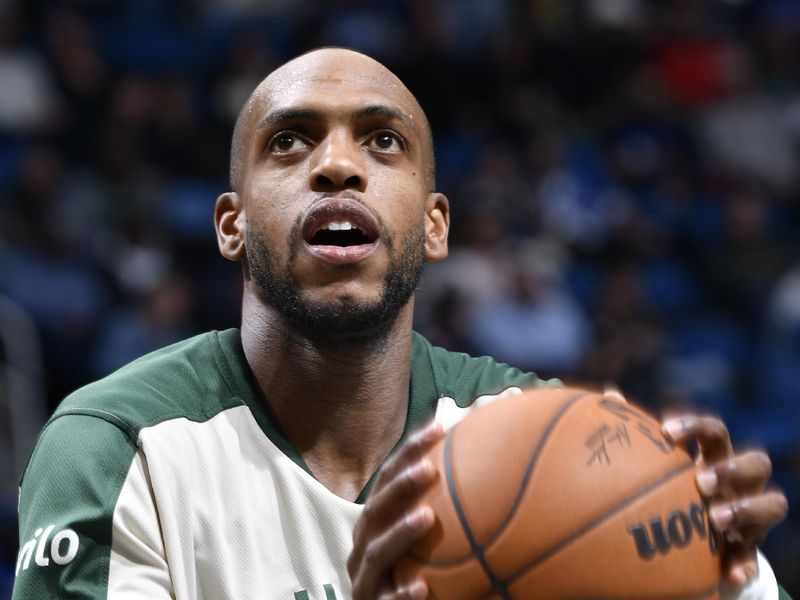 ORLANDO, FL - JANUARY 10: Khris Middleton #22 of the Milwaukee Bucks warms up before the game against the Orlando Magic on January 10, 2025 at Kia Center in Orlando, Florida. NOTE TO USER: User expressly acknowledges and agrees that, by downloading and or using this photograph, User is consenting to the terms and conditions of the Getty Images License Agreement. Mandatory Copyright Notice: Copyright 2025 NBAE (Photo by Fernando Medina/NBAE via Getty Images)