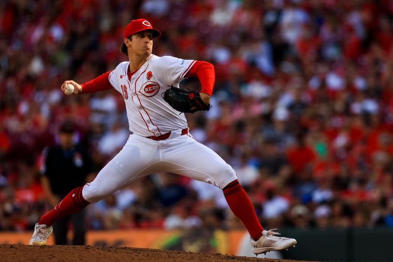 May 27, 2024; Cincinnati, Ohio, USA; Cincinnati Reds relief pitcher Lucas Sims (39) pitches against the St. Louis Cardinals in the ninth inning at Great American Ball Park. Mandatory Credit: Katie Stratman-USA TODAY Sports