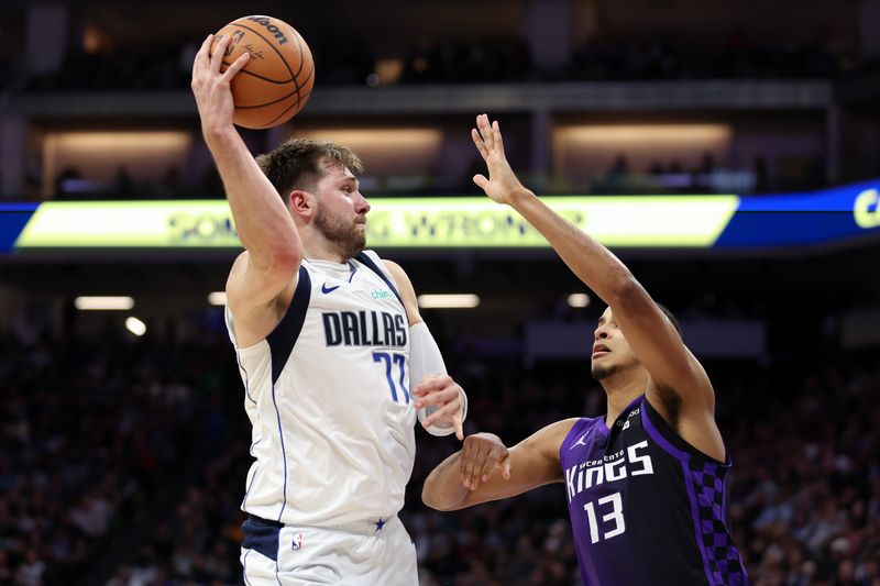 SACRAMENTO, CALIFORNIA - MARCH 26: Luka Doncic #77 of the Dallas Mavericks passes the ball over Keegan Murray #13 of the Sacramento Kings in the second half at Golden 1 Center on March 26, 2024 in Sacramento, California. NOTE TO USER: User expressly acknowledges and agrees that, by downloading and or using this photograph, User is consenting to the terms and conditions of the Getty Images License Agreement.  (Photo by Ezra Shaw/Getty Images)