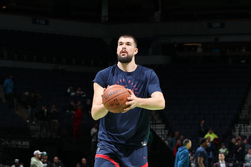 MINNEAPOLIS, MN -  NOVEMBER 29: Ivica Zubac #40 of the LA Clippers warms up before the game against the Minnesota Timberwolves during the Emirates NBA Cup game on November 29, 2024 at Target Center in Minneapolis, Minnesota. NOTE TO USER: User expressly acknowledges and agrees that, by downloading and or using this Photograph, user is consenting to the terms and conditions of the Getty Images License Agreement. Mandatory Copyright Notice: Copyright 2024 NBAE (Photo by David Sherman/NBAE via Getty Images)