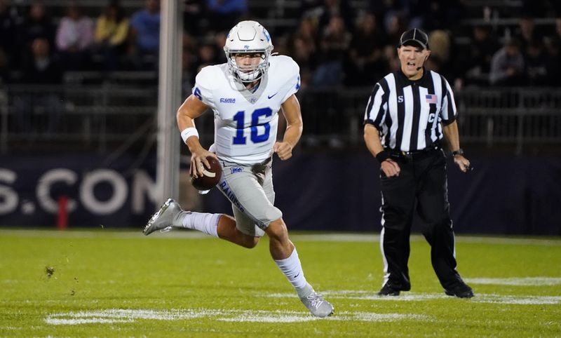 Oct 22, 2021; East Hartford, Connecticut, USA; Middle Tennessee Blue Raiders quarterback Chase Cunningham (16) runs the ball against the Connecticut Huskies in the first half at Rentschler Field at Pratt & Whitney Stadium. Mandatory Credit: David Butler II-USA TODAY Sports