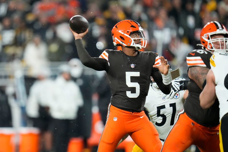 Cleveland Browns quarterback Jameis Winston (5) drops back to pass in the first half of an NFL football game against the Pittsburgh Steelers, Thursday, Nov. 21, 2024, in Cleveland. (AP Photo/Sue Ogrocki)