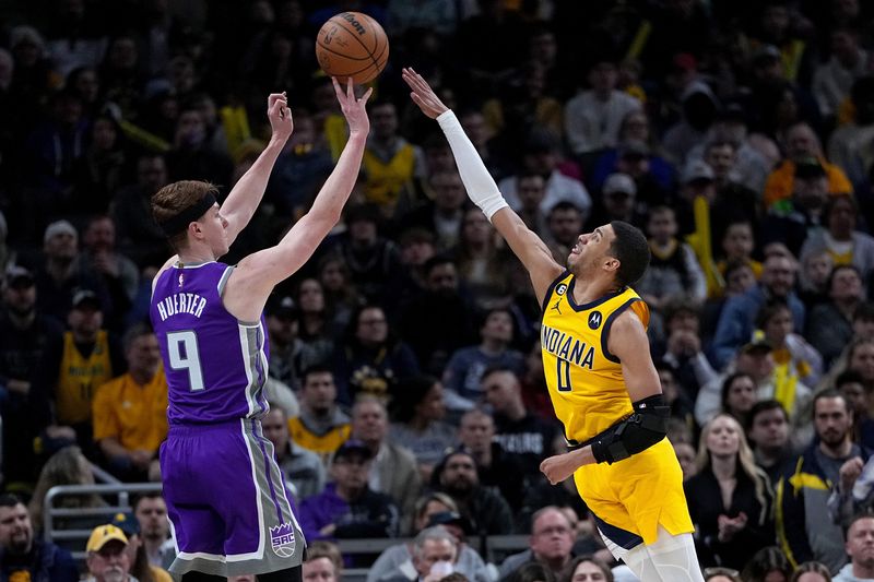 INDIANAPOLIS, INDIANA - FEBRUARY 03: Kevin Huerter #9 of the Sacramento Kings attempts a shot while being guarded by Tyrese Haliburton #0 of the Indiana Pacers in the fourth quarter of the game at Gainbridge Fieldhouse on February 03, 2023 in Indianapolis, Indiana. NOTE TO USER: User expressly acknowledges and agrees that, by downloading and or using this photograph, User is consenting to the terms and conditions of the Getty Images License Agreement. (Photo by Dylan Buell/Getty Images)