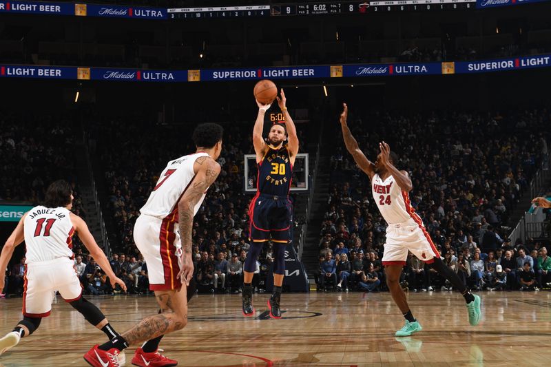 SAN FRANCISCO, CA - JANUARY 7: Stephen Curry #30 of the Golden State Warriors shoots a three point basket during the game against the Miami Heat on January 7, 2025 at Chase Center in San Francisco, California. NOTE TO USER: User expressly acknowledges and agrees that, by downloading and or using this photograph, user is consenting to the terms and conditions of Getty Images License Agreement. Mandatory Copyright Notice: Copyright 2025 NBAE (Photo by Noah Graham/NBAE via Getty Images)