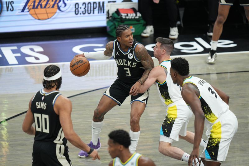 INDIANAPOLIS, IN - APRIL 19: Kevin Porter Jr. #3 of the Milwaukee Bucks dribbles the ball during the game against the Indiana Pacers during round 1 Game 1 of the 2025 NBA Playoffs on April 19, 2025 at Gainbridge Fieldhouse in Indianapolis, Indiana. NOTE TO USER: User expressly acknowledges and agrees that, by downloading and or using this Photograph, user is consenting to the terms and conditions of the Getty Images License Agreement. Mandatory Copyright Notice: Copyright 2025 NBAE (Photo by A.J. Mast/NBAE via Getty Images)
