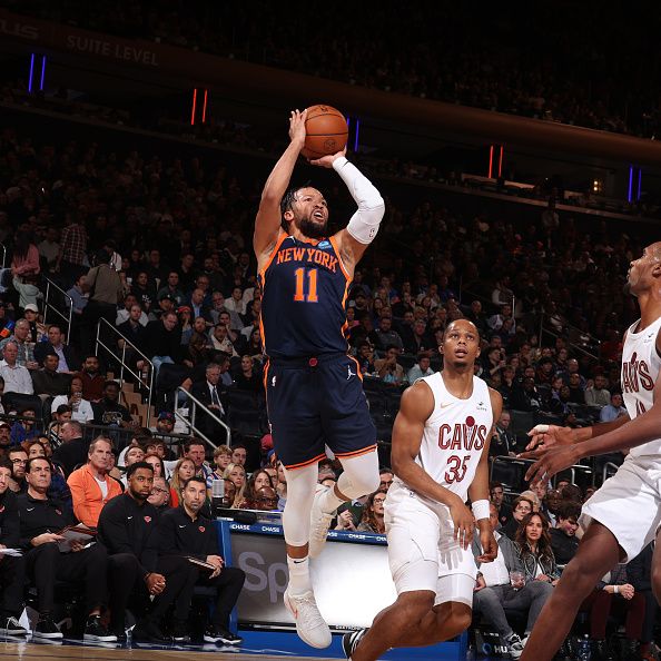 NEW YORK, NY - NOVEMBER 1: Jalen Brunson #11 of the New York Knicks shoots the ball during the game against the Cleveland Cavaliers on November 1, 2023 at Madison Square Garden in New York City, New York.  NOTE TO USER: User expressly acknowledges and agrees that, by downloading and or using this photograph, User is consenting to the terms and conditions of the Getty Images License Agreement. Mandatory Copyright Notice: Copyright 2023 NBAE  (Photo by Nathaniel S. Butler/NBAE via Getty Images)