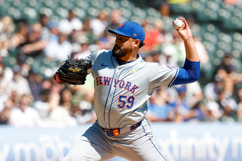 Sep 1, 2024; Chicago, Illinois, USA; New York Mets starting pitcher Sean Manaea (59) delivers a pitch against the Chicago White Sox during the first inning at Guaranteed Rate Field. Mandatory Credit: Kamil Krzaczynski-USA TODAY Sports