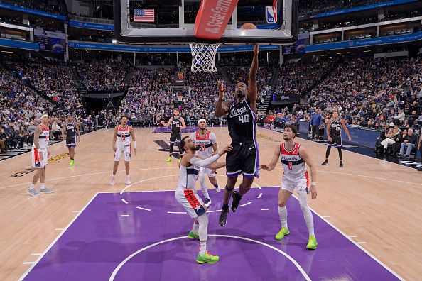 SACRAMENTO, CA - DECEMBER 18: Harrison Barnes #40 of the Sacramento Kings drives to the basket during the game against the Washington Wizards on December 18, 2023 at Golden 1 Center in Sacramento, California. NOTE TO USER: User expressly acknowledges and agrees that, by downloading and or using this Photograph, user is consenting to the terms and conditions of the Getty Images License Agreement. Mandatory Copyright Notice: Copyright 2023 NBAE (Photo by Rocky Widner/NBAE via Getty Images)