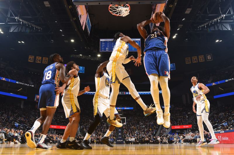 SAN FRANCISCO, CA - MARCH 24: Joel Embiid #21 of the Philadelphia 76ers drives to the basket during the game against the Golden State Warriors on March 24, 2023 at Chase Center in San Francisco, California. NOTE TO USER: User expressly acknowledges and agrees that, by downloading and or using this photograph, user is consenting to the terms and conditions of Getty Images License Agreement. Mandatory Copyright Notice: Copyright 2023 NBAE (Photo by Noah Graham/NBAE via Getty Images)