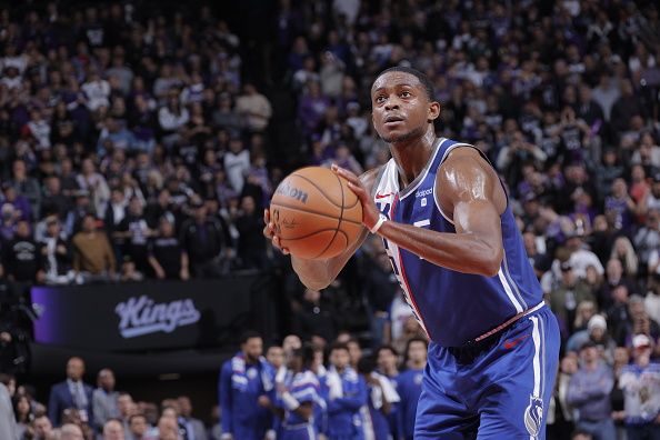 SACRAMENTO, CA - DECEMBER 2: De'Aaron Fox #5 of the Sacramento Kings shoots a free throw during the game against the Denver Nuggets on December 2, 2023 at Golden 1 Center in Sacramento, California. NOTE TO USER: User expressly acknowledges and agrees that, by downloading and or using this Photograph, user is consenting to the terms and conditions of the Getty Images License Agreement. Mandatory Copyright Notice: Copyright 2023 NBAE (Photo by Rocky Widner/NBAE via Getty Images)