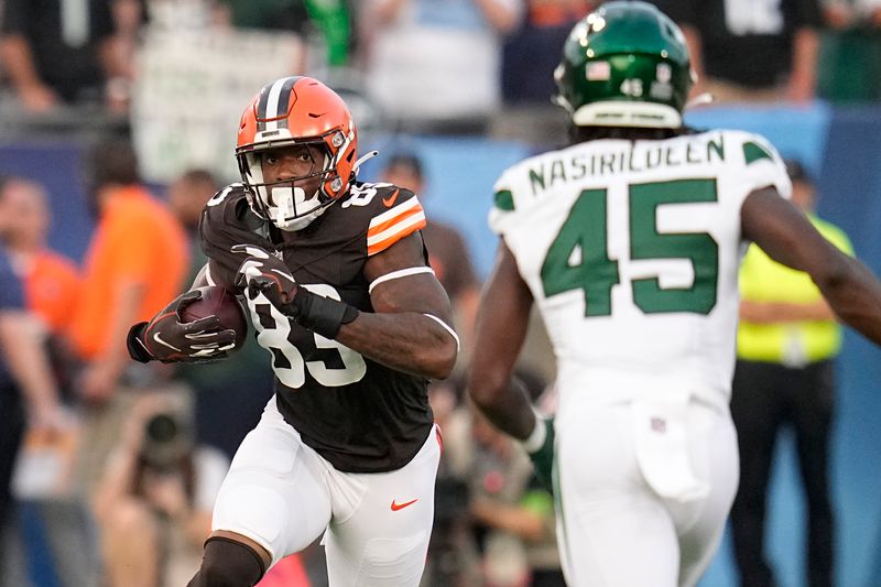 Cleveland Browns tight end Zaire Mitchell-Paden (83) runs with the ball as New York Jets linebacker Hamsah Nasirildeen (45) defends during the first half of the Hall of Fame NFL football preseason game Thursday, Aug. 3, 2023, in Canton, Ohio. (AP Photo/Sue Ogrocki)