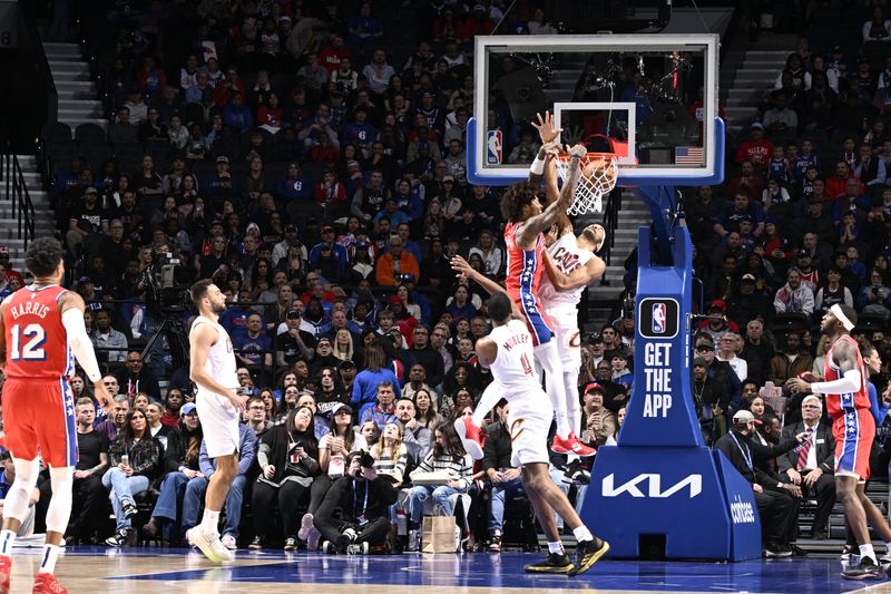 PHILADELPHIA, PA - FEBRUARY 23: Kelly Oubre Jr. #9 of the Philadelphia 76ers dunks the ball during the game against the Cleveland Cavaliers on February 23, 2024 at the Wells Fargo Center in Philadelphia, Pennsylvania NOTE TO USER: User expressly acknowledges and agrees that, by downloading and/or using this Photograph, user is consenting to the terms and conditions of the Getty Images License Agreement. Mandatory Copyright Notice: Copyright 2024 NBAE (Photo by David Dow/NBAE via Getty Images)