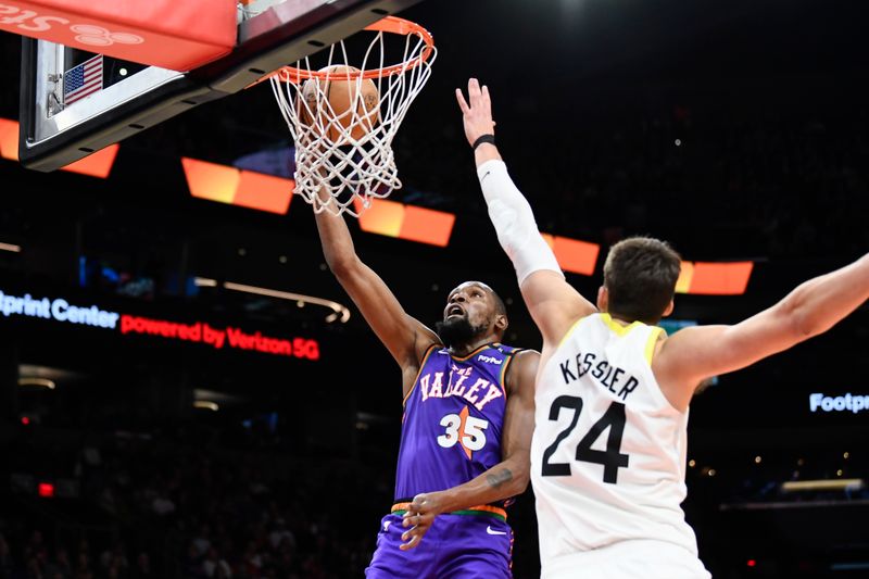 PHOENIX, ARIZONA - JANUARY 11: Kevin Durant #35 of the Phoenix Suns attempts a layup against Walker Kessler #24 of the Utah Jazz during the first half of the NBA game at Footprint Center on January 11, 2025 in Phoenix, Arizona. NOTE TO USER: User expressly acknowledges and agrees that, by downloading and or using this photograph, User is consenting to the terms and conditions of the Getty Images License Agreement. (Photo by Kelsey Grant/Getty Images)