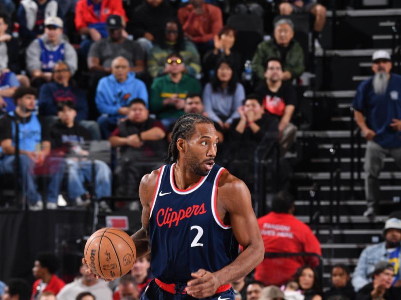 INGLEWOOD, CA - JANUARY 13:  Kawhi Leonard #2 of the LA Clippers dribbles the ball during the game against the Miami Heat on January 13, 2025 at Intuit Dome in Los Angeles, California. NOTE TO USER: User expressly acknowledges and agrees that, by downloading and/or using this Photograph, user is consenting to the terms and conditions of the Getty Images License Agreement. Mandatory Copyright Notice: Copyright 2025 NBAE (Photo by Juan Ocampo/NBAE via Getty Images)