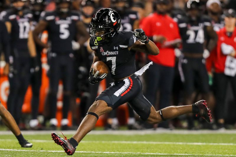 Cincinnati Bearcats vs TCU Horned Frogs: CD McFee Leads the Charge