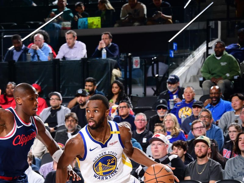 INGLEWOOD, CA - NOVEMBER 18: Andrew Wiggins #22 of the Golden State Warriors drives to the basket during the game against the LA Clippers on November 18, 2024 at Intuit Dome in Los Angeles, California. NOTE TO USER: User expressly acknowledges and agrees that, by downloading and/or using this Photograph, user is consenting to the terms and conditions of the Getty Images License Agreement. Mandatory Copyright Notice: Copyright 2024 NBAE (Photo by Adam Pantozzi/NBAE via Getty Images)