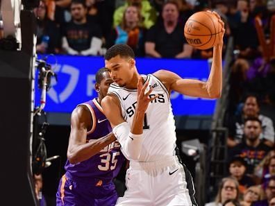 PHOENIX, AZ - NOVEMBER 2: Victor Wembanyama #1 of the San Antonio Spurs handles the ball while Kevin Durant #35 of the Phoenix Suns plays defense during the game on November 2, 2023 at Footprint Center in Phoenix, Arizona. NOTE TO USER: User expressly acknowledges and agrees that, by downloading and or using this photograph, user is consenting to the terms and conditions of the Getty Images License Agreement. Mandatory Copyright Notice: Copyright 2023 NBAE (Photo by Barry Gossage/NBAE via Getty Images)