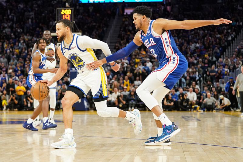 SAN FRANCISCO, CA - MARCH 24: Stephen Curry #30 of the Golden State Warriors dribbles the ball in the third quarter against Tobias Harris #12 of the Philadelphia 76ers at Chase Center on March 24, 2023 in San Francisco, California. NOTE TO USER: User expressly acknowledges and agrees that, by downloading and/or using this photograph, User is consenting to the terms and conditions of the Getty Images License Agreement. (Photo by Kavin Mistry/Getty Images)