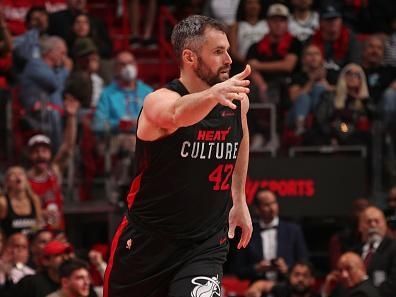 MIAMI, FL - NOVEMBER 28: Kevin Love #42 of the Miami Heat celebrates during the game against the Milwaukee Bucks during the In-Season Tournament on November 28, 2023 at Kaseya Center in Miami, Florida. NOTE TO USER: User expressly acknowledges and agrees that, by downloading and or using this Photograph, user is consenting to the terms and conditions of the Getty Images License Agreement. Mandatory Copyright Notice: Copyright 2023 NBAE (Photo by Issac Baldizon/NBAE via Getty Images)