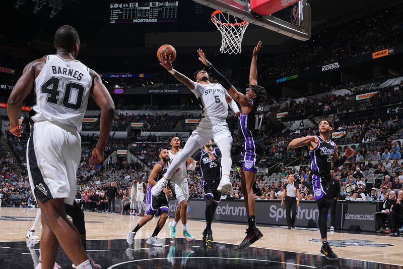 SAN ANTONIO, TX - NOVEMBER 11: Stephon Castle #5 of the San Antonio Spurs shoots the ball during the game against the Sacramento Kings  on November 11, 2024 at the Frost Bank Center in San Antonio, Texas. NOTE TO USER: User expressly acknowledges and agrees that, by downloading and or using this photograph, user is consenting to the terms and conditions of the Getty Images License Agreement. Mandatory Copyright Notice: Copyright 2024 NBAE (Photos by Garrett Ellwood/NBAE via Getty Images)