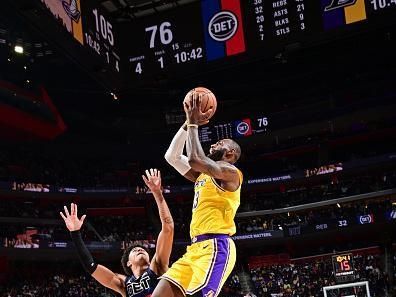 DETROIT, MI - NOVEMBER 29: LeBron James #23 of the Los Angeles Lakers drives to the basket during the game against the Detroit Pistons on November 29, 2023 at Little Caesars Arena in Detroit, Michigan. NOTE TO USER: User expressly acknowledges and agrees that, by downloading and/or using this photograph, User is consenting to the terms and conditions of the Getty Images License Agreement. Mandatory Copyright Notice: Copyright 2023 NBAE (Photo by Chris Schwegler/NBAE via Getty Images)