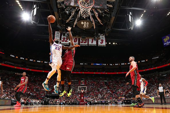 MIAMI, FL - DECEMBER 25:  Patrick Beverley #22 of the Philadelphia 76ers drives to the basket during the game against the Miami Heat on December 25, 2023 at Kaseya Center in Miami, Florida. NOTE TO USER: User expressly acknowledges and agrees that, by downloading and or using this Photograph, user is consenting to the terms and conditions of the Getty Images License Agreement. Mandatory Copyright Notice: Copyright 2023 NBAE (Photo by David Sherman/NBAE via Getty Images)