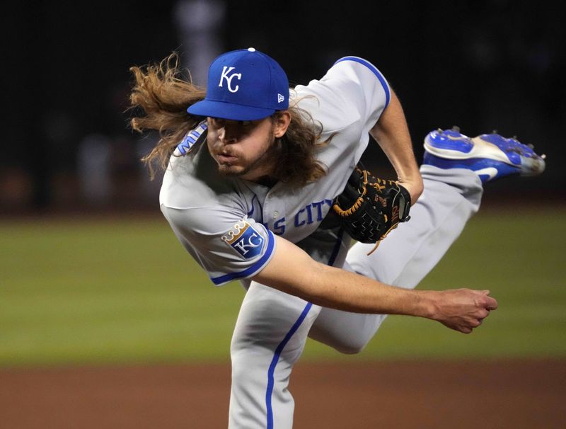 Apr 25, 2023; Phoenix, Arizona, USA; Kansas City Royals relief pitcher Scott Barlow (58) pitches against the Arizona Diamondbacks during the ninth inning at Chase Field. Mandatory Credit: Joe Camporeale-USA TODAY Sports