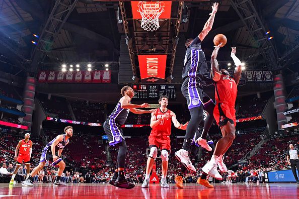 HOUSTON, TX - NOVEMBER 6: Cam Whitmore #7 of the Houston Rockets shoots the ball during the game against the Sacramento Kings on November 6, 2023 at the Toyota Center in Houston, Texas. NOTE TO USER: User expressly acknowledges and agrees that, by downloading and or using this photograph, User is consenting to the terms and conditions of the Getty Images License Agreement. Mandatory Copyright Notice: Copyright 2023 NBAE (Photo by Logan Riely/NBAE via Getty Images)