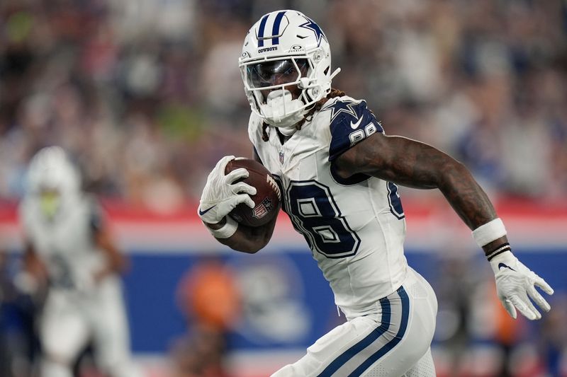 Dallas Cowboys wide receiver CeeDee Lamb (88) runs for a touchdown against the New York Giants during the second quarter of an NFL football game, Thursday, Sept. 26, 2024, in East Rutherford, N.J. (AP Photo/Bryan Woolston)