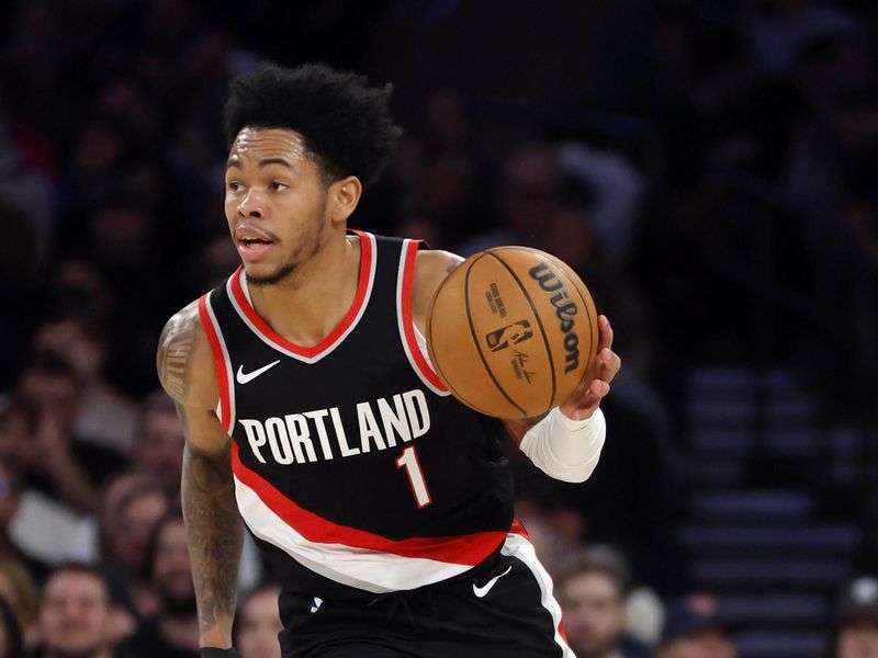 NEW YORK, NEW YORK - JANUARY 09: Anfernee Simons #1 of the Portland Trail Blazers dribbles during the first half against the New York Knicks at Madison Square Garden on January 09, 2024 in New York City. NOTE TO USER: User expressly acknowledges and agrees that, by downloading and/or using this Photograph, user is consenting to the terms and conditions of the Getty Images License Agreement. (Photo by Sarah Stier/Getty Images)