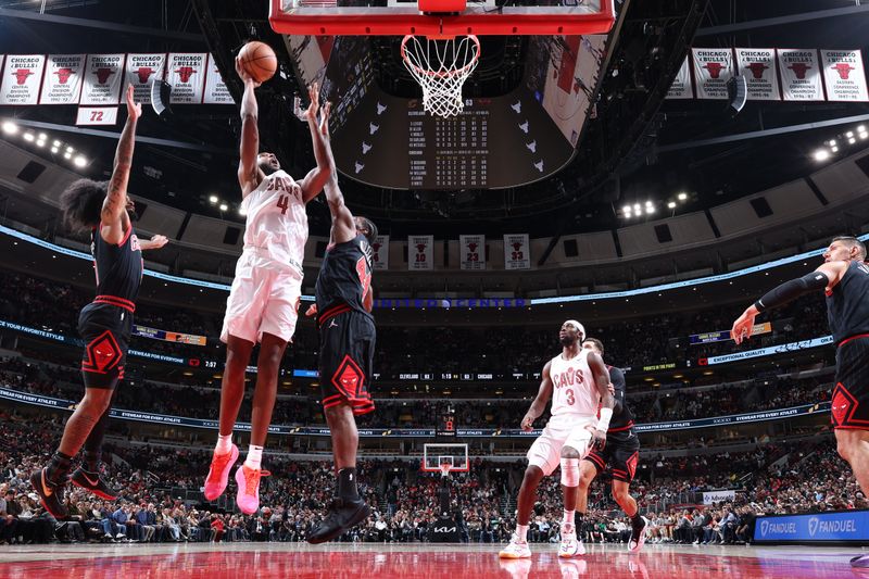 CHICAGO, IL - NOVEMBER 11: Evan Mobley #4 of the Cleveland Cavaliers drives to the basket during the game against the Chicago Bulls on November 11, 2024 at United Center in Chicago, Illinois. NOTE TO USER: User expressly acknowledges and agrees that, by downloading and or using this photograph, User is consenting to the terms and conditions of the Getty Images License Agreement. Mandatory Copyright Notice: Copyright 2024 NBAE (Photo by Jeff Haynes/NBAE via Getty Images)