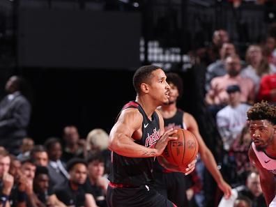 PORTLAND, OR - NOVEMBER 3: Malcolm Brogdon #11 of the Portland Trail Blazers looks to pass the ball during the In-Season Tournament against the Memphis Grizzlies on November 3, 2023 at the Moda Center Arena in Portland, Oregon. NOTE TO USER: User expressly acknowledges and agrees that, by downloading and or using this photograph, user is consenting to the terms and conditions of the Getty Images License Agreement. Mandatory Copyright Notice: Copyright 2023 NBAE (Photo by Cameron Browne/NBAE via Getty Images)