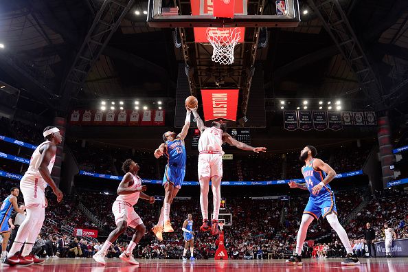 HOUSTON, TX - DECEMBER 6:   Aaron Wiggins #21 of the Oklahoma City Thunder and Tari Eason #17 of the Houston Rockets battle for a rebound during the game on December 6, 2023 at the Toyota Center in Houston, Texas. NOTE TO USER: User expressly acknowledges and agrees that, by downloading and or using this photograph, User is consenting to the terms and conditions of the Getty Images License Agreement. Mandatory Copyright Notice: Copyright 2023 NBAE (Photo by Michael Gonzales/NBAE via Getty Images)