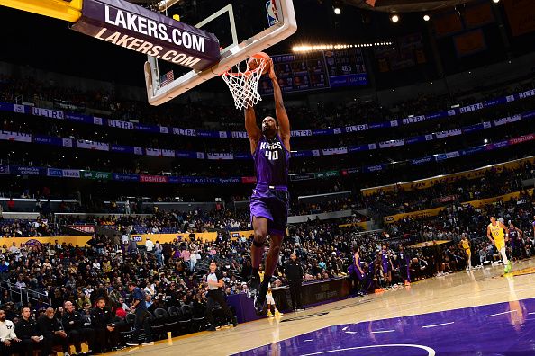 LOS ANGELES, CA - NOVEMBER 15: Harrison Barnes #40 of the Sacramento Kings dunks the ball during the game against the Los Angeles Lakers on November 15, 2023 at Crypto.Com Arena in Los Angeles, California. NOTE TO USER: User expressly acknowledges and agrees that, by downloading and/or using this Photograph, user is consenting to the terms and conditions of the Getty Images License Agreement. Mandatory Copyright Notice: Copyright 2023 NBAE (Photo by Adam Pantozzi/NBAE via Getty Images)