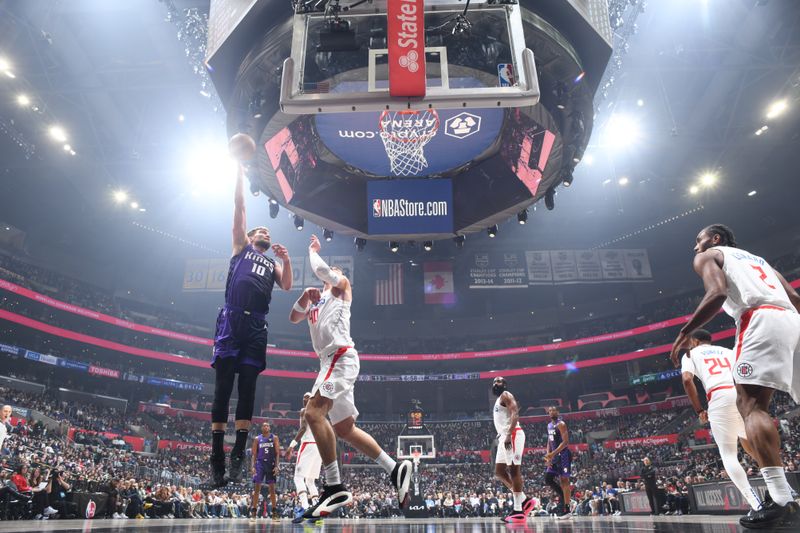 LOS ANGELES, CA - FEBRUARY 25: Domantas Sabonis #10 of the Sacramento Kings shoots the ball during the game against the LA Clippers on February 25, 2024 at Crypto.Com Arena in Los Angeles, California. NOTE TO USER: User expressly acknowledges and agrees that, by downloading and/or using this Photograph, user is consenting to the terms and conditions of the Getty Images License Agreement. Mandatory Copyright Notice: Copyright 2024 NBAE (Photo by Adam Pantozzi/NBAE via Getty Images)