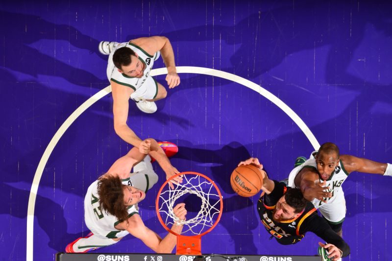 PHOENIX, AZ - FEBRUARY 6:  Jusuf Nurkic #20 of the Phoenix Suns goes to the basket during the game n February 6, 2024 at Footprint Center in Phoenix, Arizona. NOTE TO USER: User expressly acknowledges and agrees that, by downloading and or using this photograph, user is consenting to the terms and conditions of the Getty Images License Agreement. Mandatory Copyright Notice: Copyright 2024 NBAE (Photo by Barry Gossage/NBAE via Getty Images)