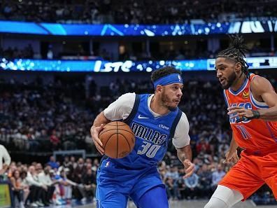 DALLAS, TX - DECEMBER 2: Seth Curry #30 of the Dallas Mavericks goes to the basket during the game on December 2, 2023 at the American Airlines Center in Dallas, Texas. NOTE TO USER: User expressly acknowledges and agrees that, by downloading and or using this photograph, User is consenting to the terms and conditions of the Getty Images License Agreement. Mandatory Copyright Notice: Copyright 2023 NBAE (Photo by Glenn James/NBAE via Getty Images)