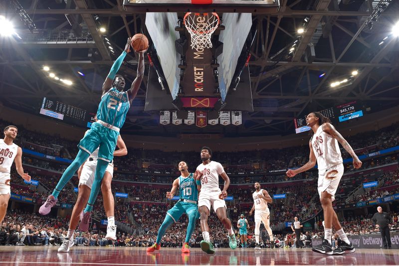 CLEVELAND, OH - APRIL 14: JT Thor #21 of the Charlotte Hornets drives to the basket during the game against the Cleveland Cavaliers on April 14, 2024 at Rocket Mortgage FieldHouse in Cleveland, Ohio. NOTE TO USER: User expressly acknowledges and agrees that, by downloading and/or using this Photograph, user is consenting to the terms and conditions of the Getty Images License Agreement. Mandatory Copyright Notice: Copyright 2024 NBAE (Photo by David Liam Kyle/NBAE via Getty Images)