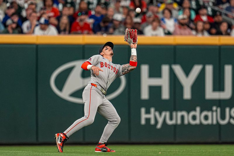 May 30, 2025; Cumberland, Georgia, USA; Boston Red Sox left fielder Jarren Duran (16) catches a fly ball hit by Atlanta Braves third baseman Austin Riley (27) (not pictured) during the eighth inning at Truist Park. Mandatory Credit: Dale Zanine-Imagn Images