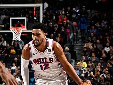 BROOKLYN, NY - NOVEMBER 19: Tobias Harris #12 of the Philadelphia 76ers dribbles the ball during the game against the Brooklyn Nets on November 19, 2023 at Barclays Center in Brooklyn, New York. NOTE TO USER: User expressly acknowledges and agrees that, by downloading and or using this Photograph, user is consenting to the terms and conditions of the Getty Images License Agreement. Mandatory Copyright Notice: Copyright 2023 NBAE (Photo by David Dow/NBAE via Getty Images)