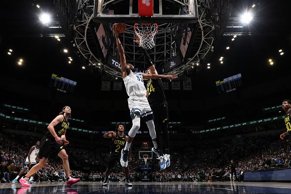 MINNEAPOLIS, MN -  NOVEMBER 30 :  Karl-Anthony Towns #32 of the Minnesota Timberwolves drives to the basket during the game against the Utah Jazz on November 30, 2023 at Target Center in Minneapolis, Minnesota. NOTE TO USER: User expressly acknowledges and agrees that, by downloading and or using this Photograph, user is consenting to the terms and conditions of the Getty Images License Agreement. Mandatory Copyright Notice: Copyright 2023 NBAE (Photo by Jordan Johnson/NBAE via Getty Images)