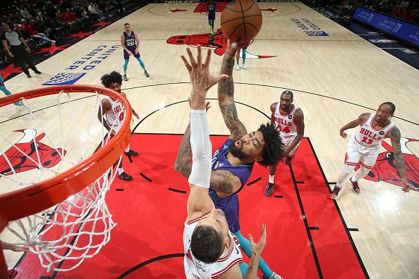 CHICAGO, IL - DECEMBER 6: Nick Richards #4 of the Charlotte Hornets shoots the ball during the game against the Chicago Bulls on December 6, 2023 at the United Center in Chicago, Illinois. NOTE TO USER: User expressly acknowledges and agrees that, by downloading and or using this Photograph, user is consenting to the terms and conditions of the Getty Images License Agreement. Mandatory Copyright Notice: Copyright 2023 NBAE (Photo by Gary Dineen/NBAE via Getty Images).